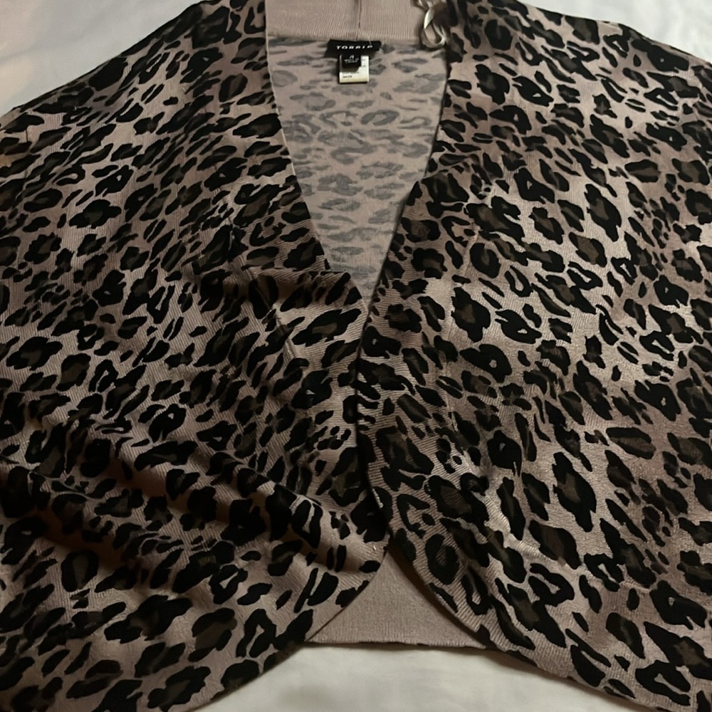 Torrid 4 Leopard Print Short Cardigan - Picture 4 of 7